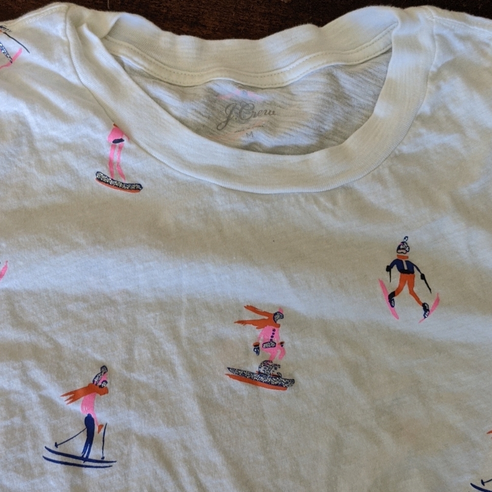 JCrew graphic tee with skiers